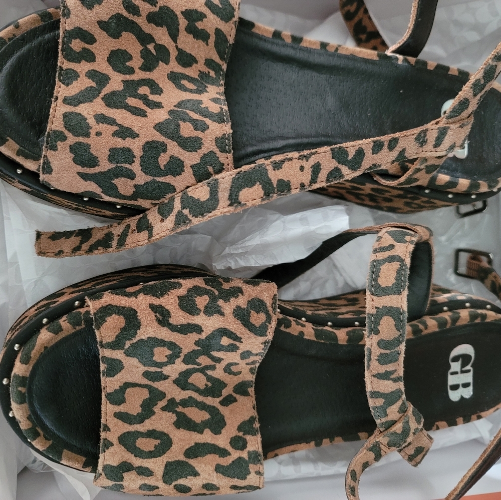 Gianni Bini flats